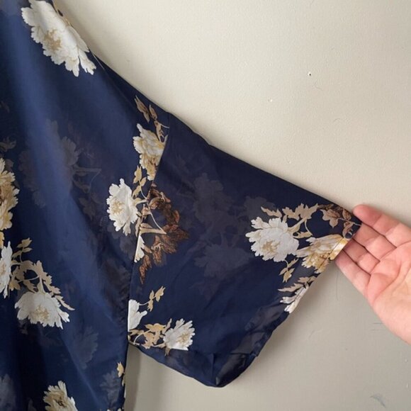 Chico’s Tasseled floral semi-sheer Navy/Cream kimono cardigan Medium open front - Picture 3 of 9